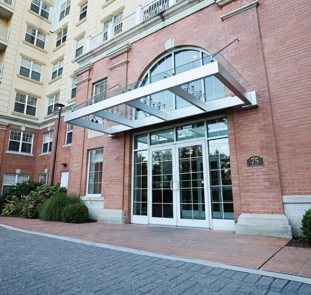 10 Byron Place – Glass Canopy & Storefront
