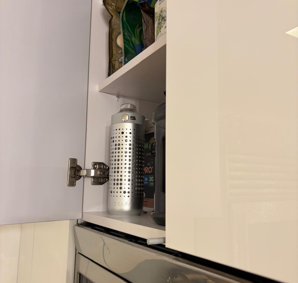 W 42nd Street NYC – Contemporary Custom Kitchen with Quartz Countertops & Back-Painted Glass
