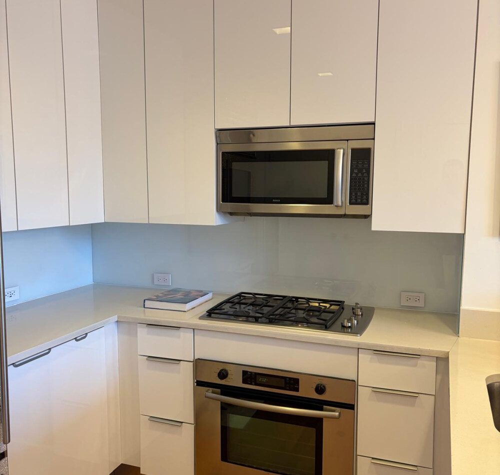 W 42nd Street NYC – Contemporary Custom Kitchen with Quartz Countertops & Back-Painted Glass
